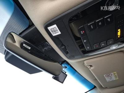Kia - Carnival | 4Gen D2.2 9Seater Signature 16