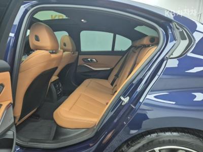 بي إم دبليو - 3-Series | 320 M Sport 12