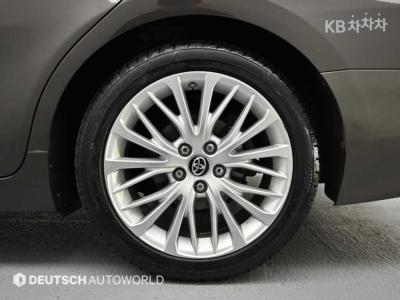 Toyota - Камри | XV70 2.5 Hybrid XLE 6