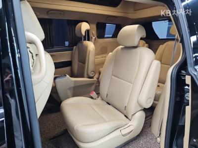 Kia - Carnival | The New 2.2 Diesel 9Seater Prestige 12
