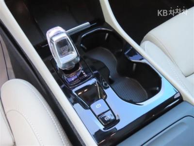 Volvo - XC40 | B4 AWD Ultimate Bright 6