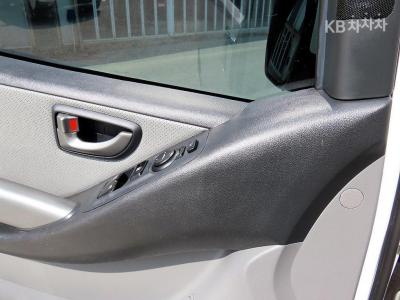 Hyundai - Grand Starex | The New Urban 9Seater 4WD Premium Special 12