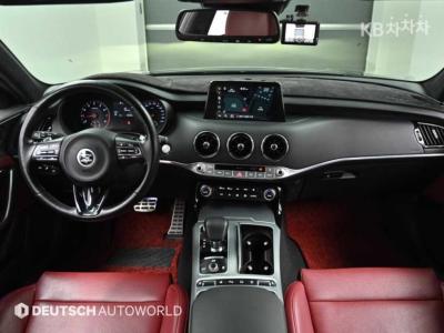 Kia - Stinger | 2.0 Turbo 4WD Platinum 7