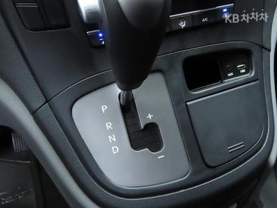 Hyundai - Grand Starex | The New Van 5Seater Style 9