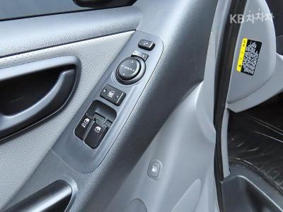 Hyundai - Grand Starex | The New Van 5Seater Style 13