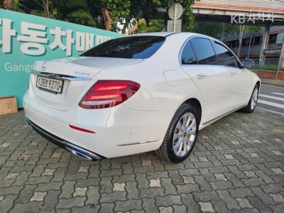 Mercedes-Benz - E-Class | E300 4Matic Exclusive 3