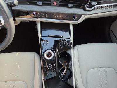 Kia - Sportage | The All New Hybrid 1.6 Turbo HEV Signature Gravity 12