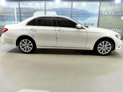 Mercedes-Benz - E-Class | E300 4Matic Exclusive 3