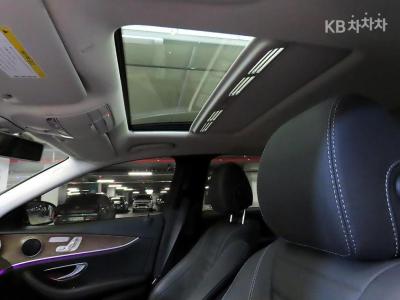 Mercedes-Benz - E-Class | E300 4Matic Exclusive 17