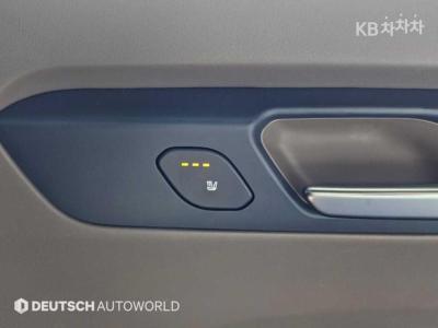 Kia - EV9 | Long Range 2WD 16