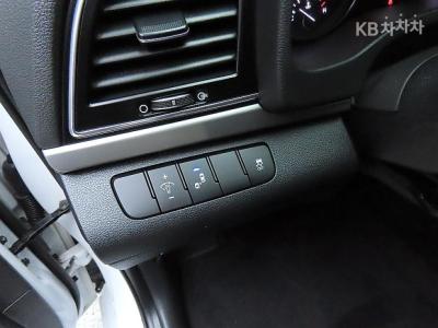 Hyundai - Elantra | AD 1.6 GDi Value Plus 12