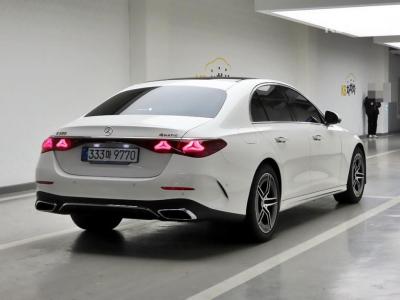 Mercedes-Benz - E-Class | E300 4MATIC Exclusive 4