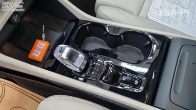 Volvo - XC40 | B4 AWD Ultra Bright 14