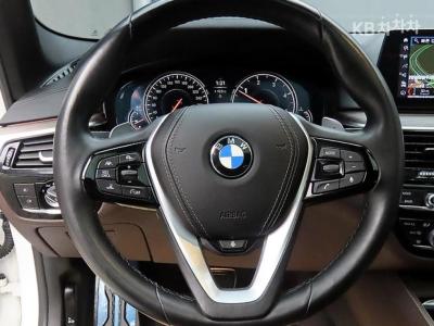BMW - 5-Series | All New 520 xDrive M Sport Package Plus 9