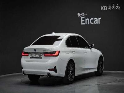 BMW - 3-Series | 320 Base 2