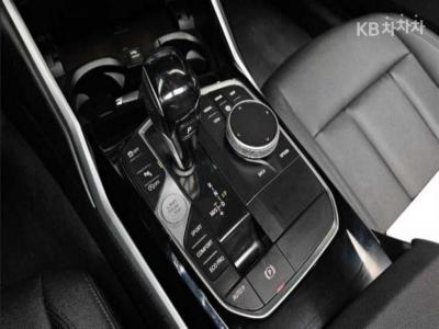 BMW - 3-Series | 320 Base 9