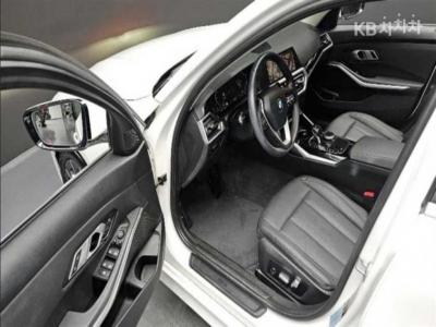 BMW - 3-Series | 320 Base 12
