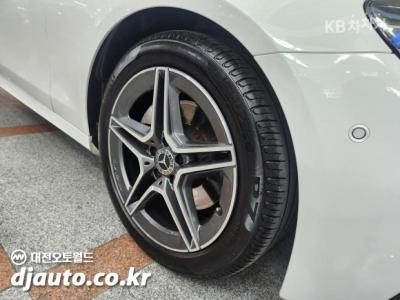 Mercedes-Benz - E-Class | E250 AMG Line 17