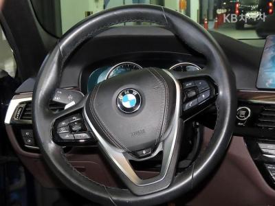 BMW - 5-Series | All New 520 xDrive M Sport Package Plus 8