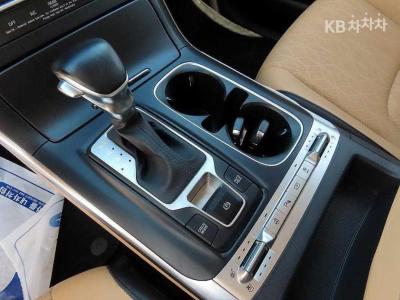Kia - Carnival | 4Gen D2.2 9Seater Prestige 11