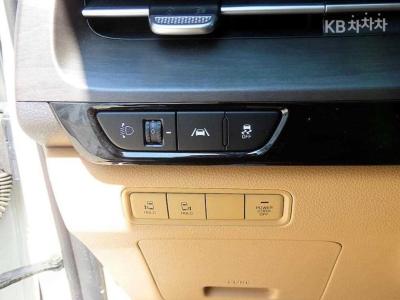 Kia - Carnival | 4Gen D2.2 9Seater Prestige 13
