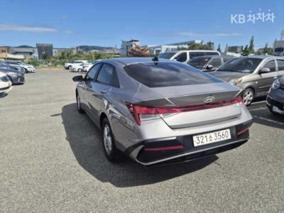 Hyundai - Elantra | The New 1.6 Gasoline Smart 5