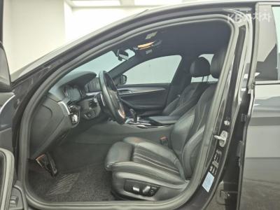 BMW - 5-Series | All New 530 M Sport 11