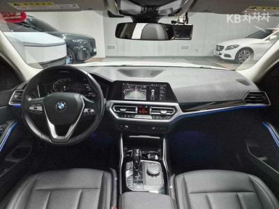 BMW - 3-Series | 320 Base 7