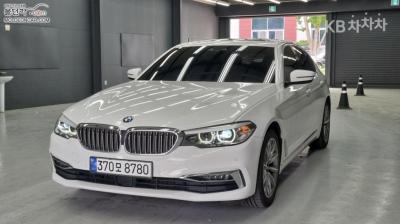 BMW - 5-Series | All New 520 Luxury 1