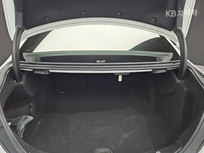 Mercedes-Benz - E-Class | E220 4MATIC Exclusive 25
