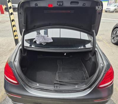 Mercedes-Benz - E-Class | E200 Avantgarde 7