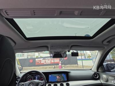 Mercedes-Benz - E-Class | E200 Avantgarde 10
