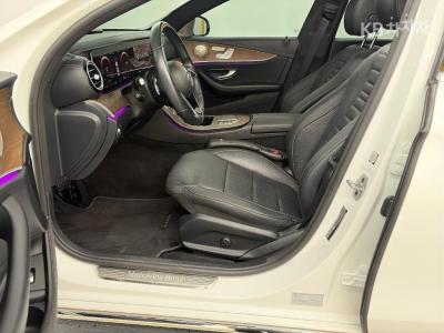 Mercedes-Benz - E-Class | E220 4MATIC Exclusive 11