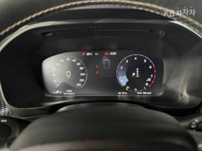 فولفو - XC40 | T4 AWD R-Design 9