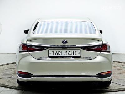 Lexus - ES | New 300 Luxury+ 3