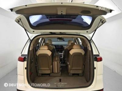 Kia - Carnival | 4Gen D2.2 11Seater Prestige 20