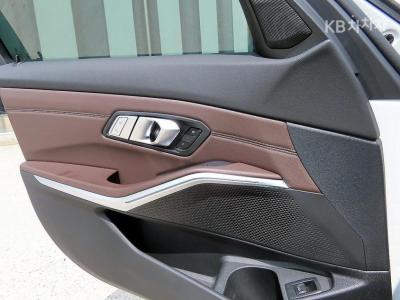 بي إم دبليو - 3-Series | 320 Touring Luxury Line 11
