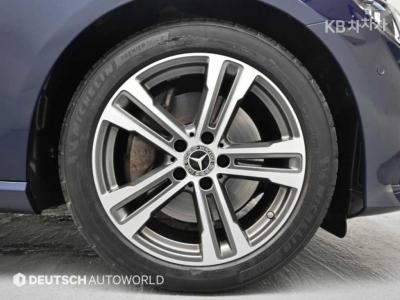 Mercedes-Benz - E-Class | E350 4MATIC Avantgarde 5